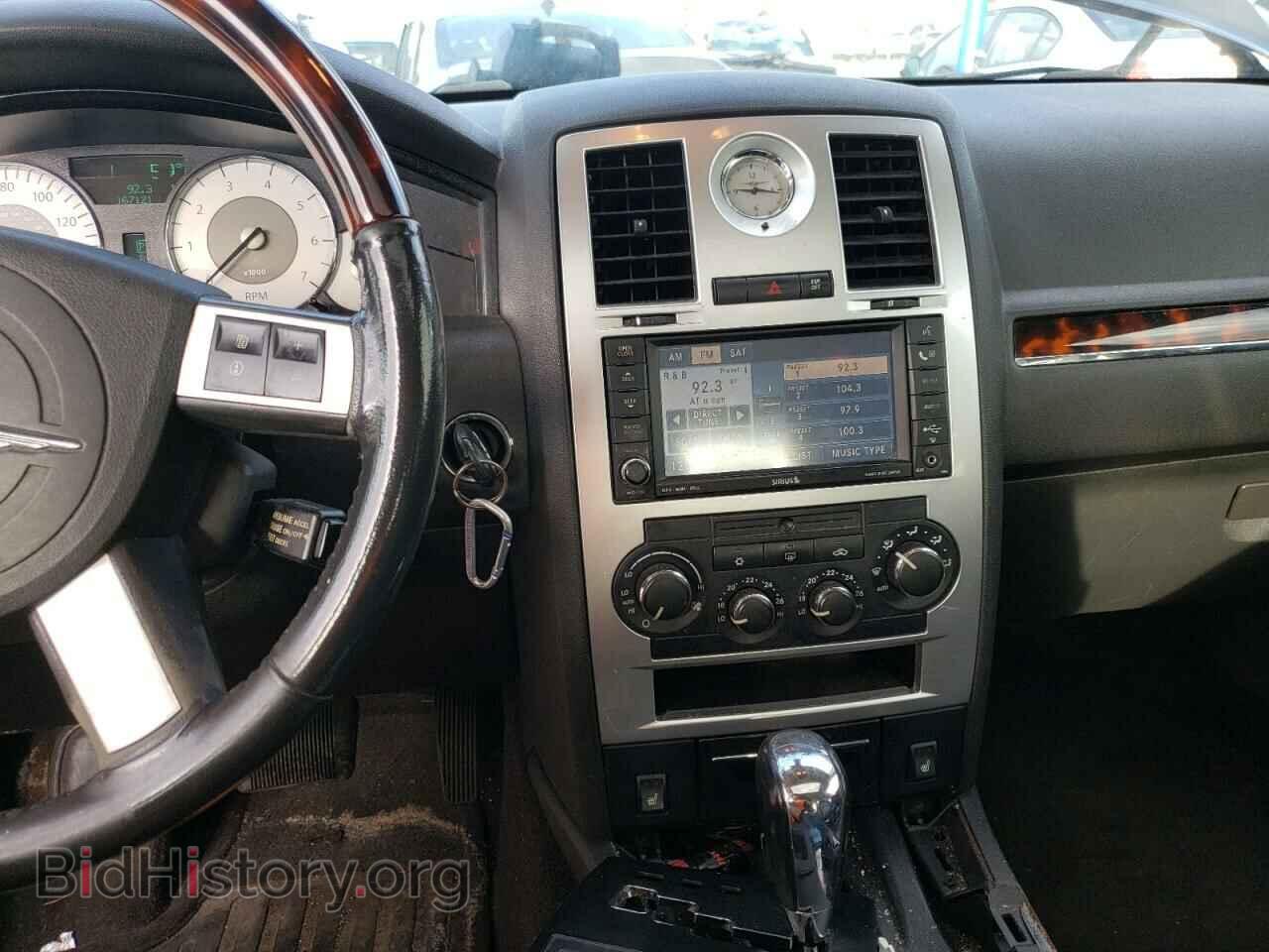 2009 CHRYSLER 300 - VIN: 2C3KA63T79H608660 - Фото 9