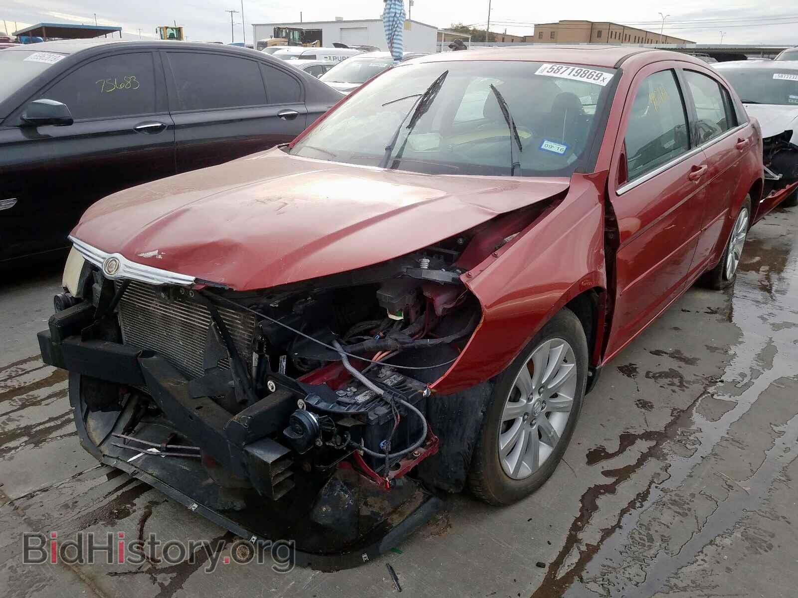 2010 CHRYSLER SEBRING - VIN: 1C3CC5FB2AN223224 - Фото 2