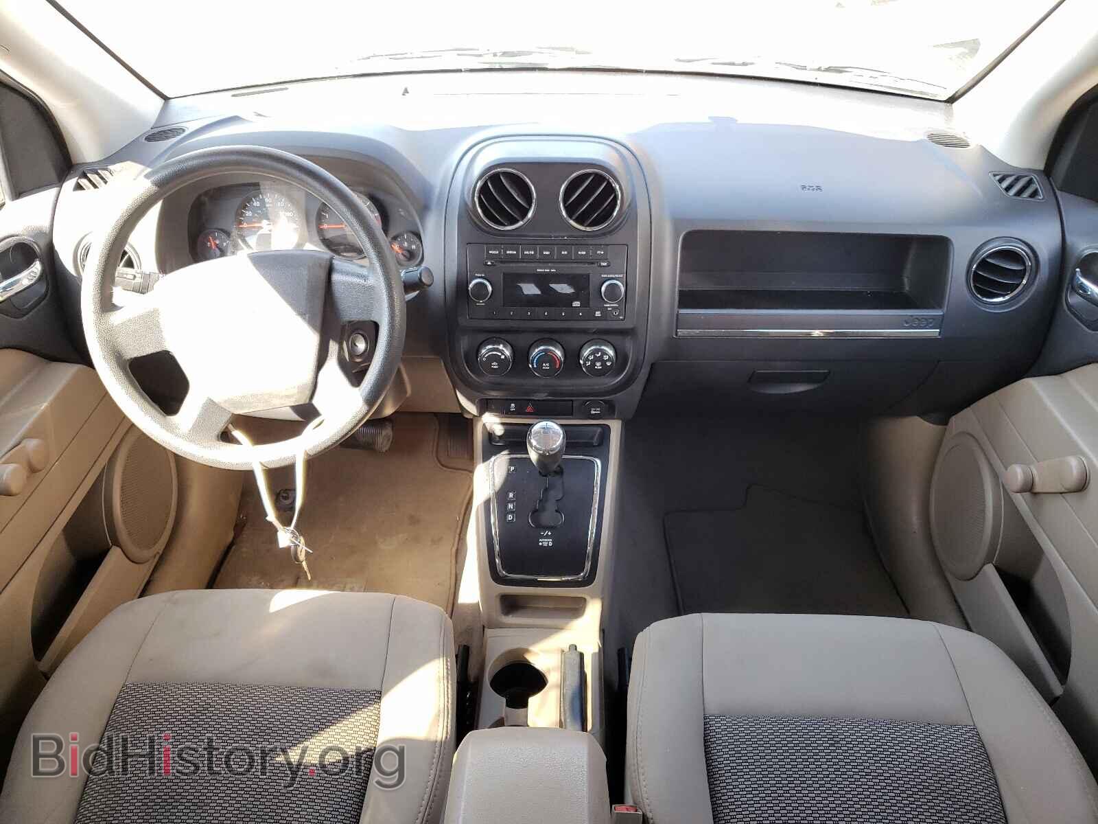 2010 JEEP COMPASS - VIN: 1J4NT1FB3AD624729 - Фото 9
