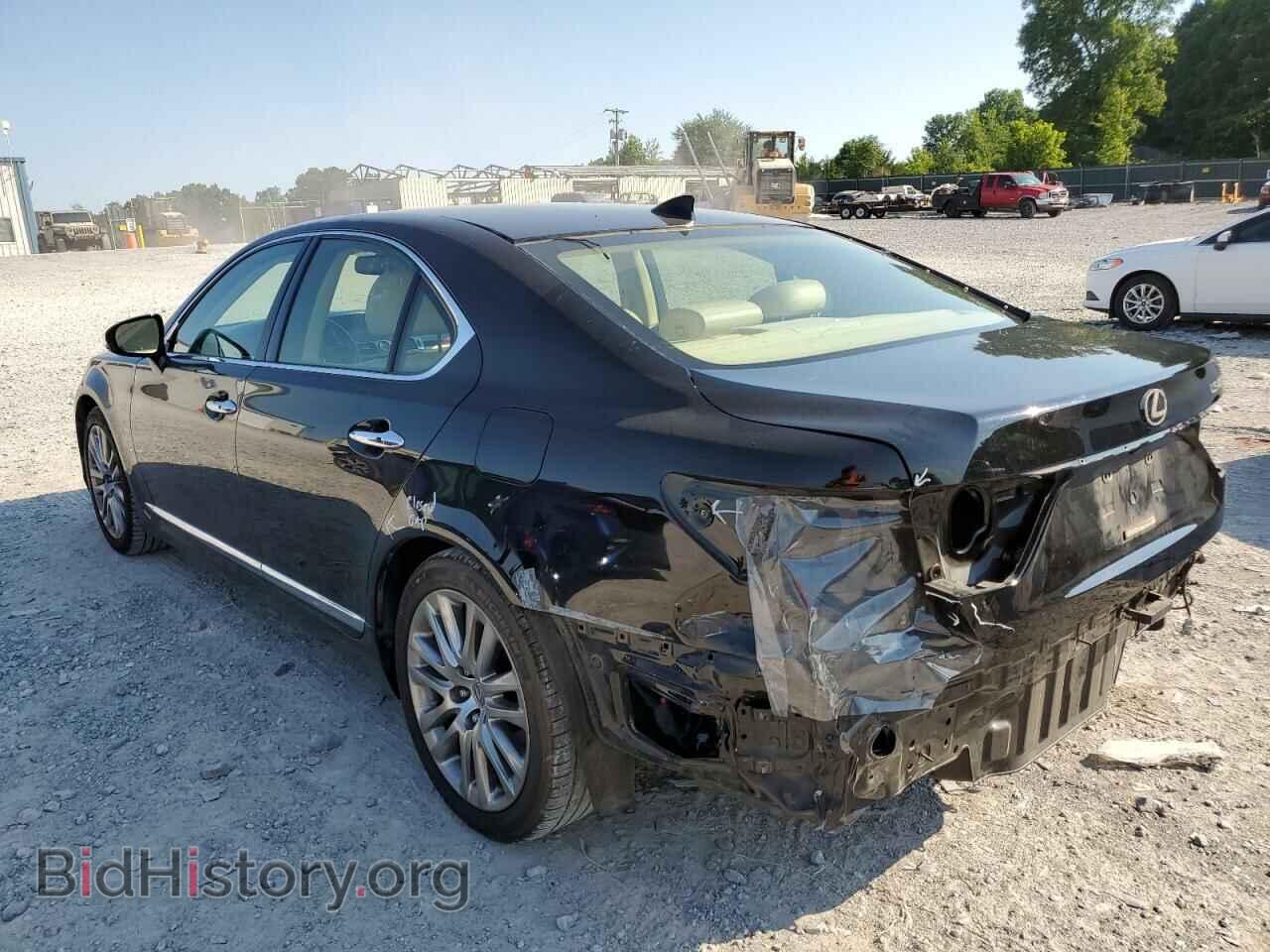 2014 LEXUS LS460 - VIN: JTHBL5EFXE5132010 - Photo 2