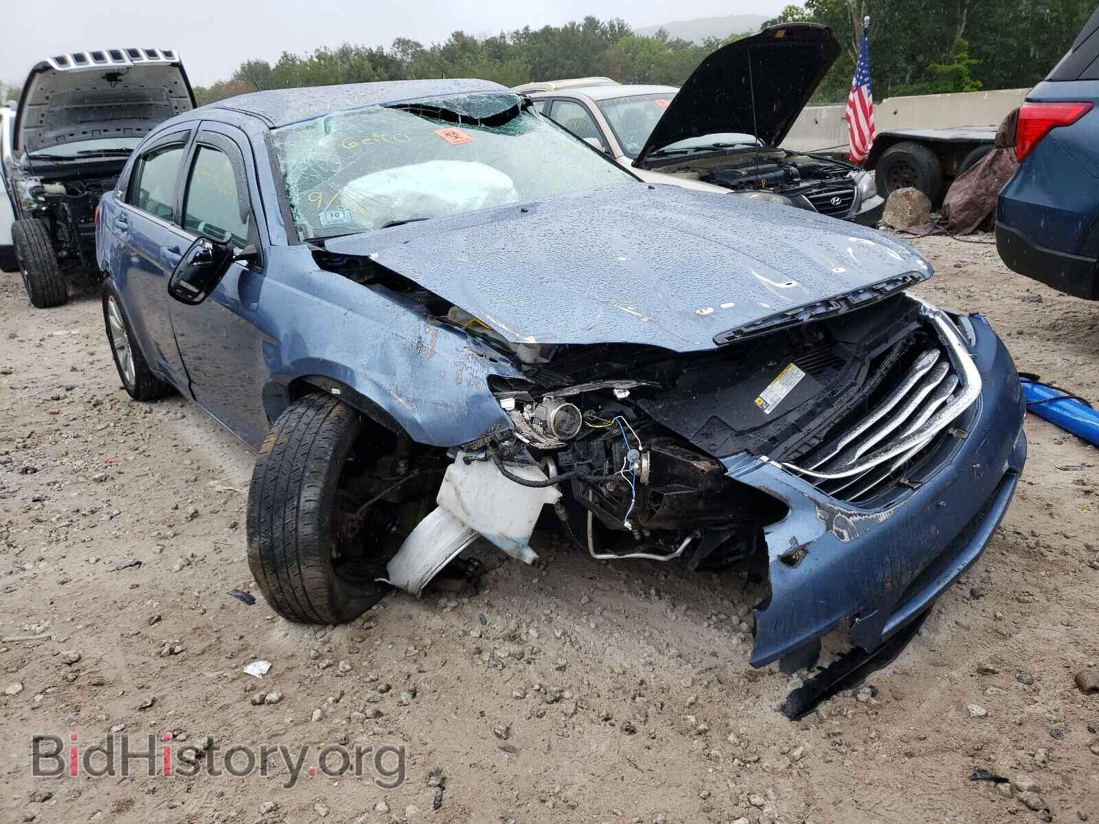 Photo 1C3BC1FB1BN570470 - CHRYSLER 200 2011