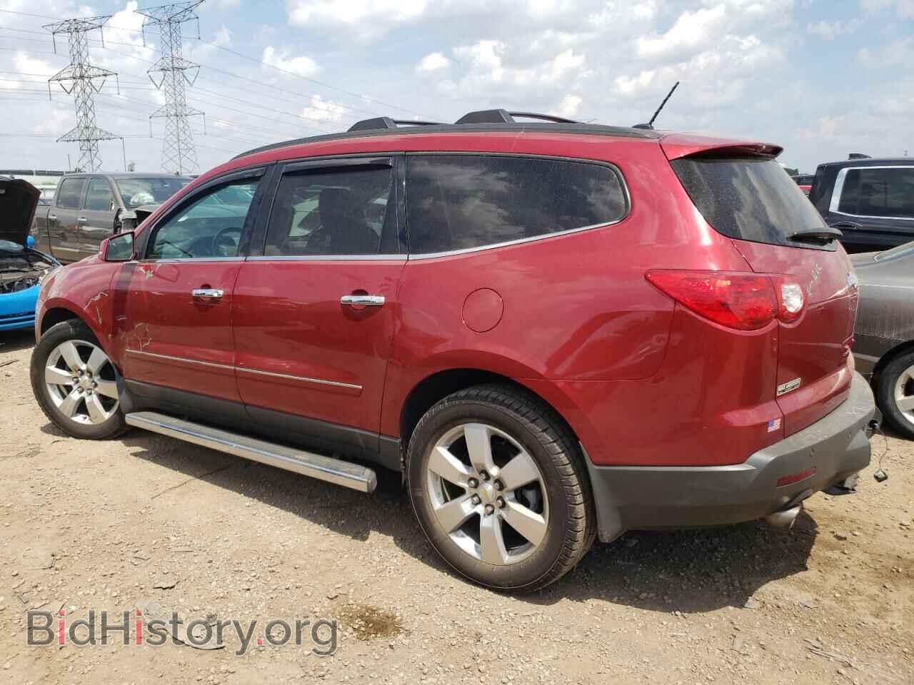 2012 CHEVROLET TRAVERSE - VIN: 1GNKRLED2CJ387197 - Фото 2