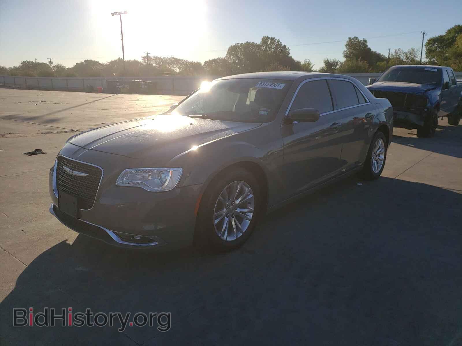 2019 CHRYSLER 300 - VIN: 2C3CCAAG0KH700948 - Фото 2