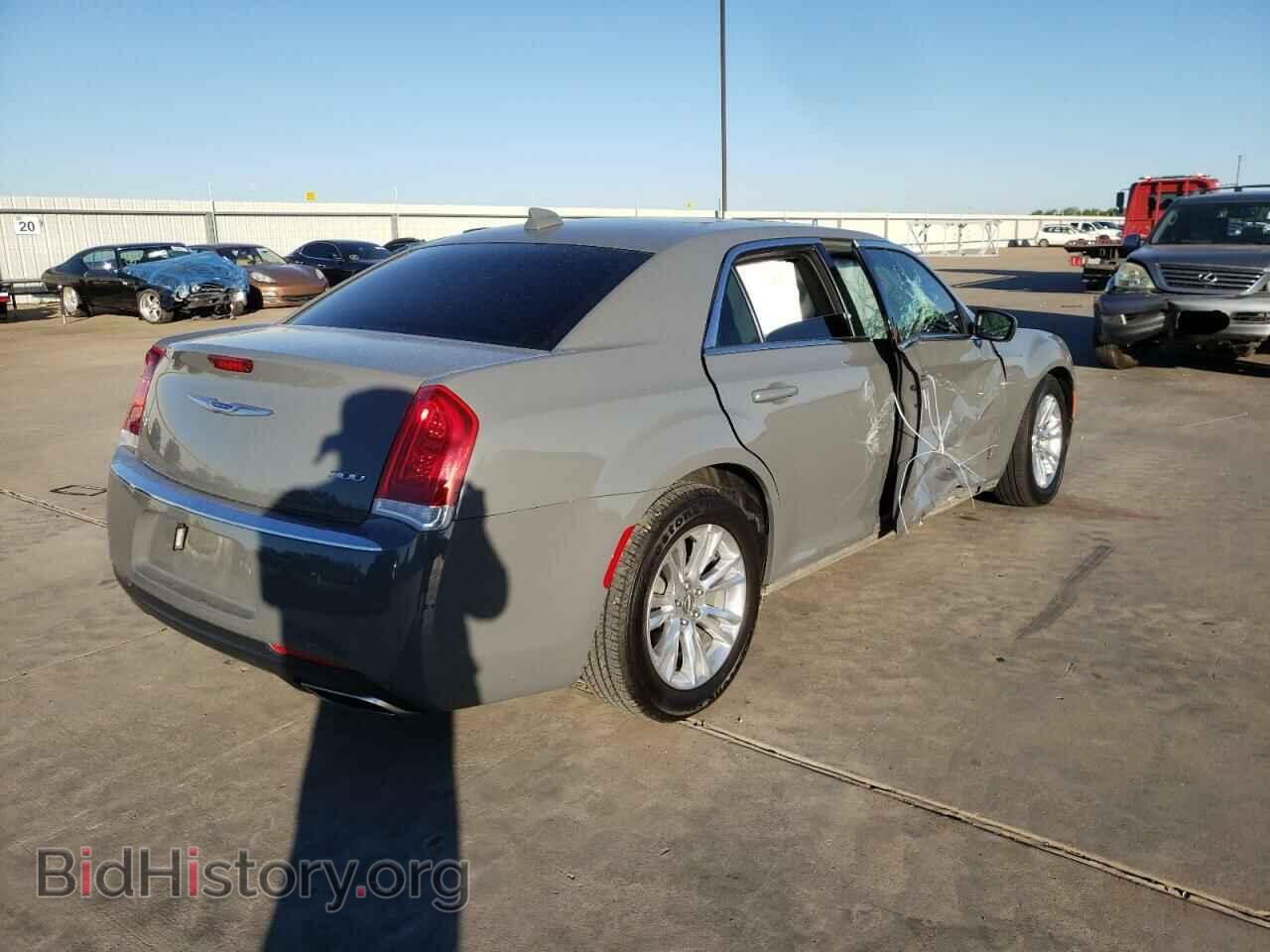 2019 CHRYSLER 300 - VIN: 2C3CCAAG0KH700948 - Фото 4