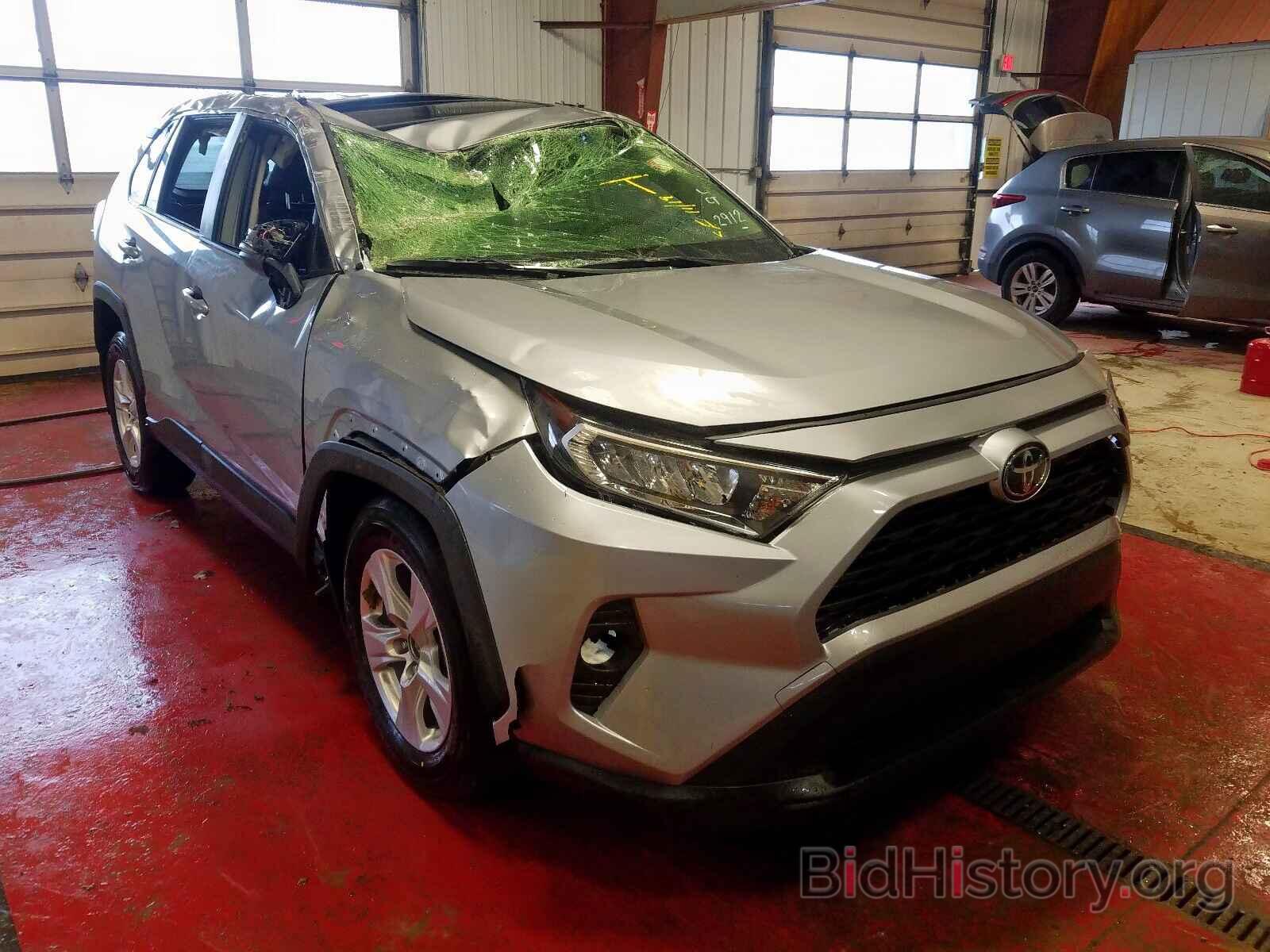 Photo JTMP1RFV8KD047002 - TOYOTA RAV4 XLE 2019