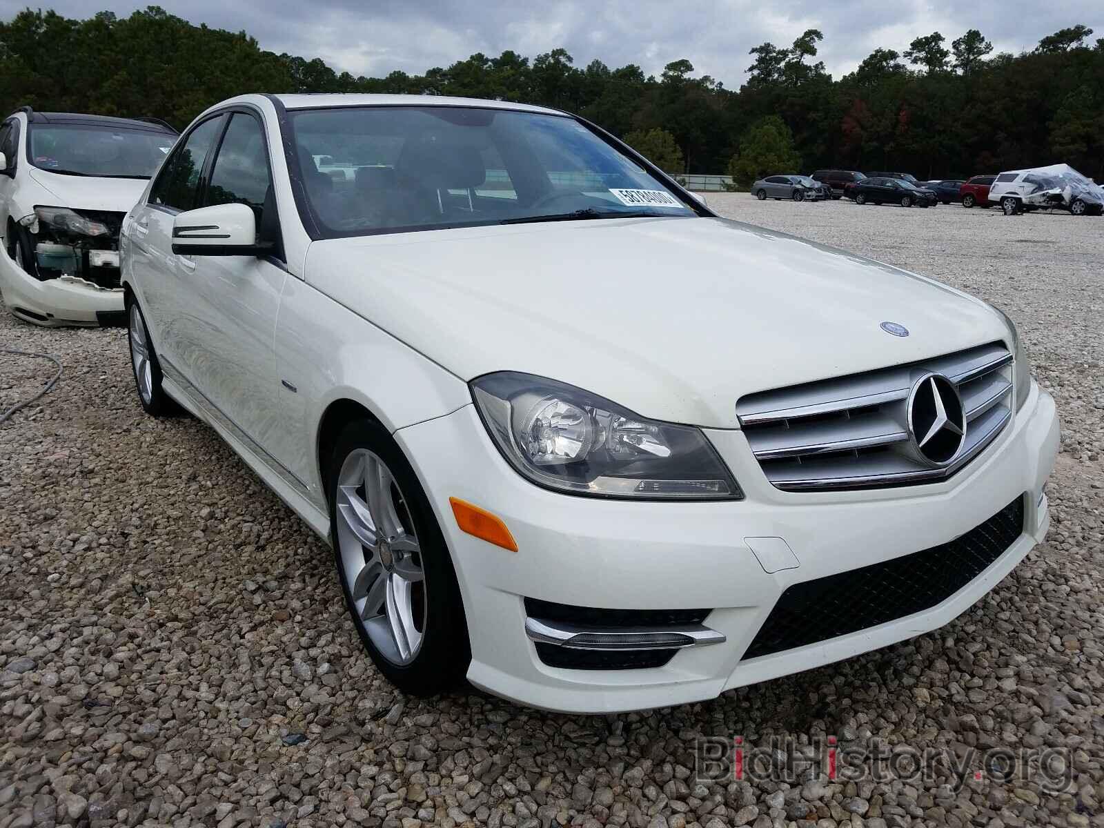 Photo WDDGF4HB0CR198045 - MERCEDES-BENZ C CLASS 2012