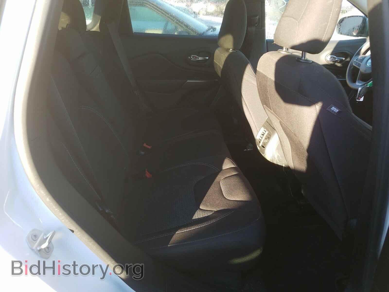 2019 JEEP CHEROKEE - VIN: 1C4PJLCB0KD366854 - Фото 6