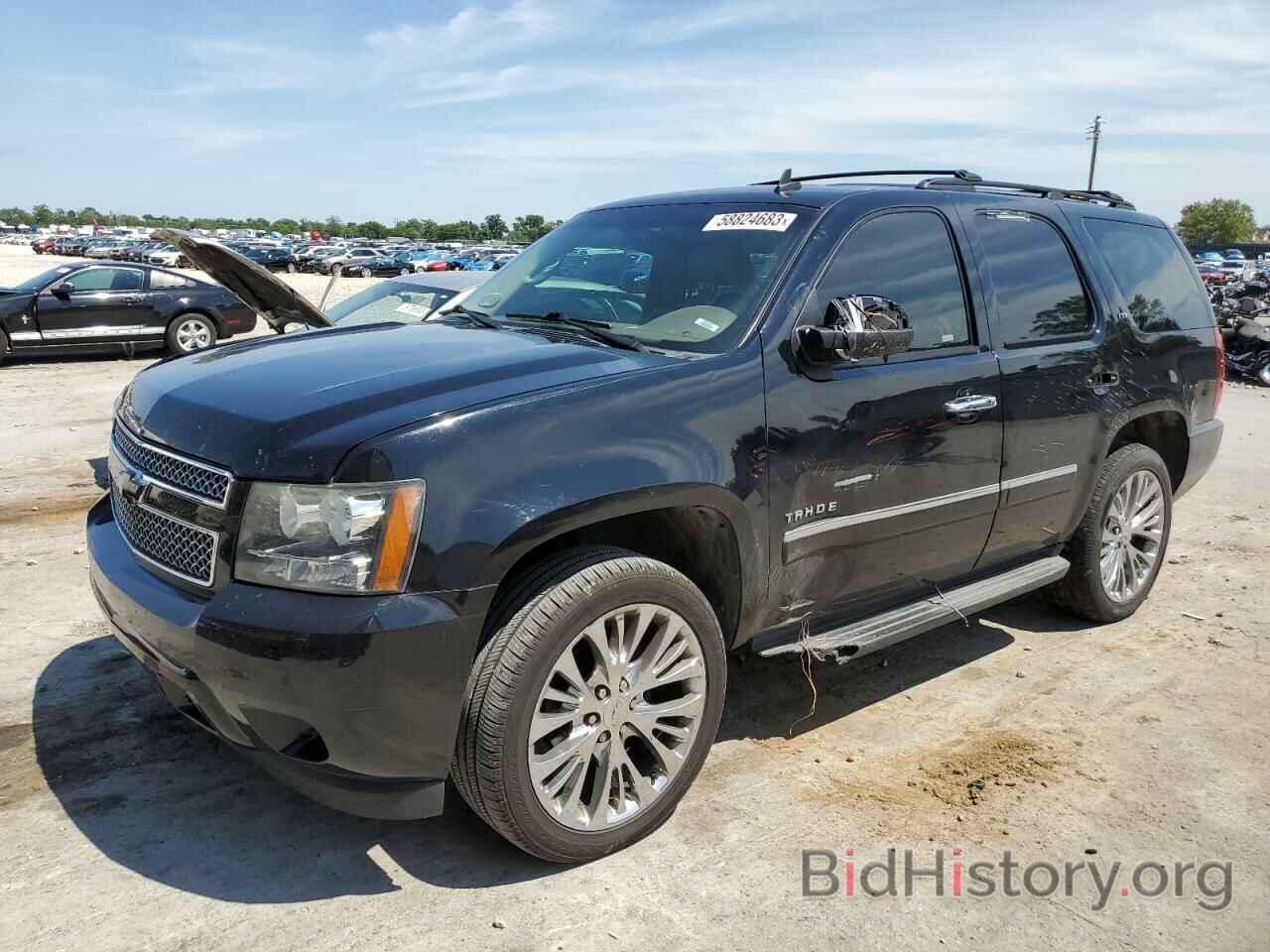 Photo 1GNUKCE05AR103697 - CHEVROLET TAHOE 2010