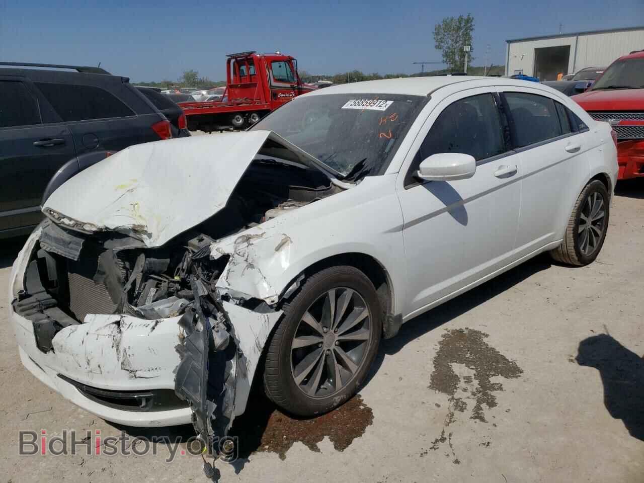 2013 CHRYSLER 200 - VIN: 1C3CCBBG2DN720018 - Фото 2