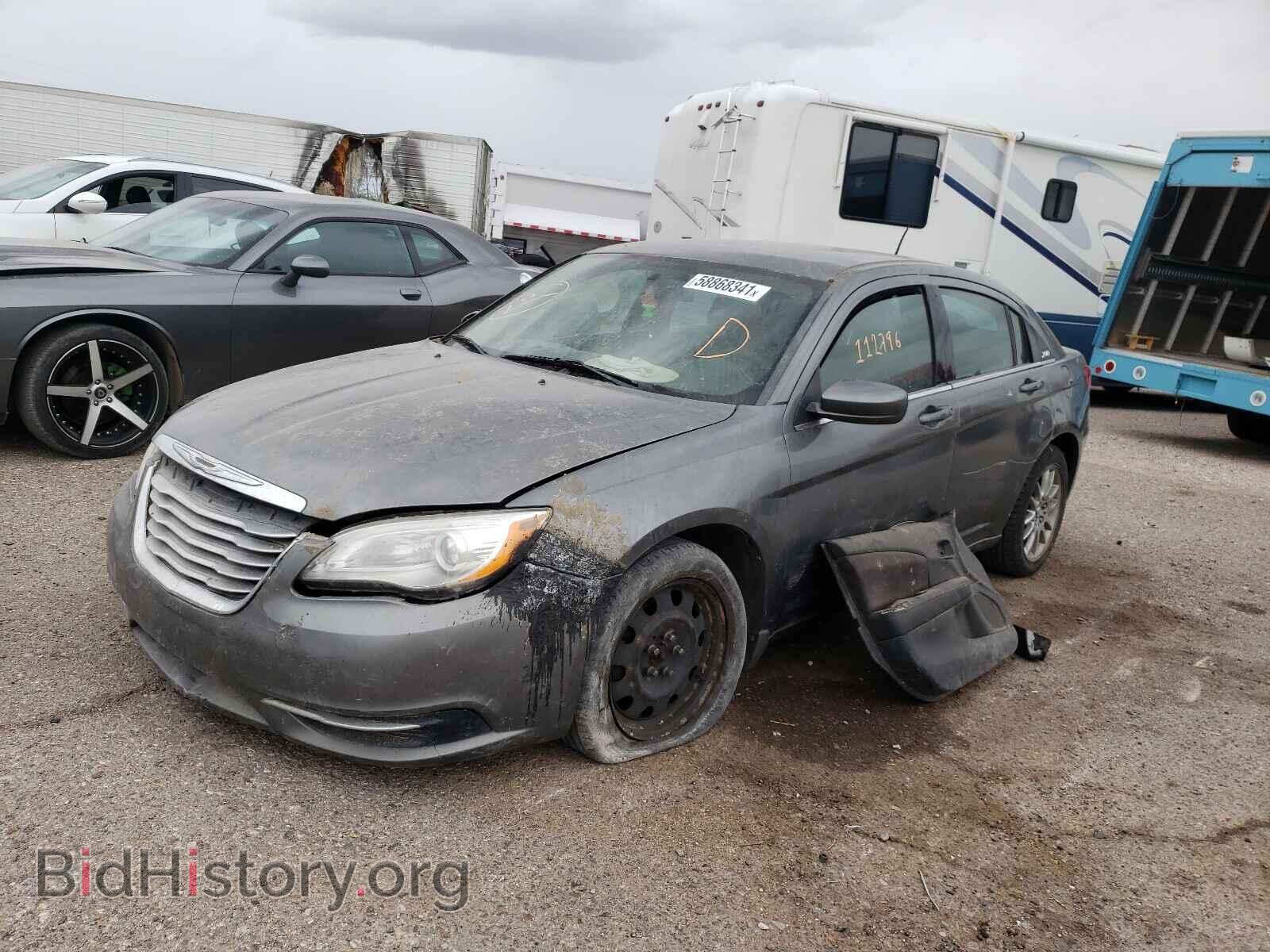 2013 CHRYSLER 200 - VIN: 1C3CCBAG3DN767351 - Фото 2