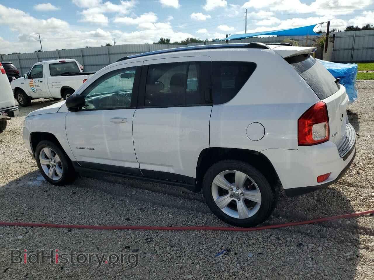 2011 JEEP COMPASS - VIN: 1J4NF1FB3BD158678 - Фото 2