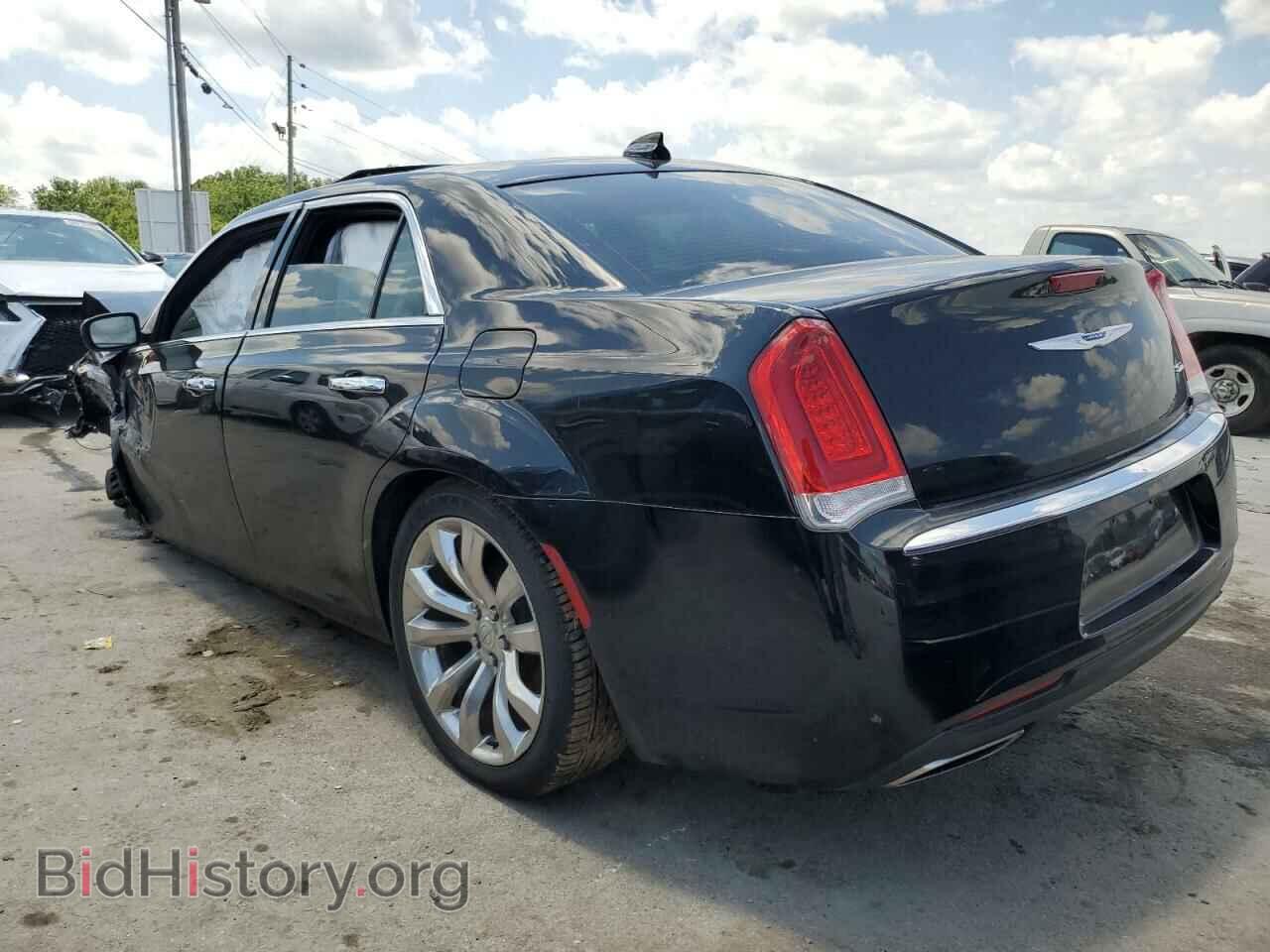 2019 CHRYSLER 300 - VIN: 2C3CCAEG2KH585747 - Фото 2