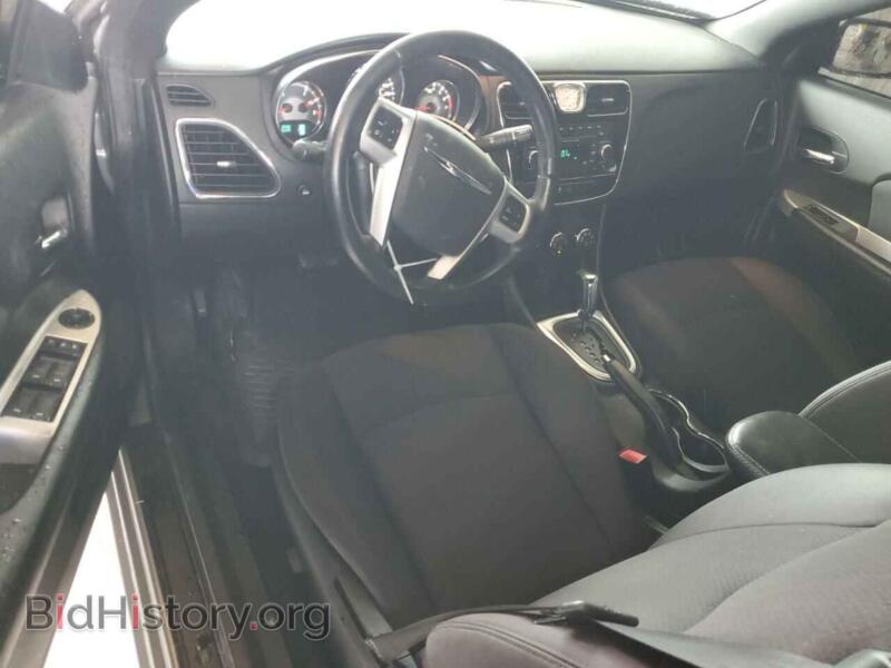 2013 Chrysler 200 (VIN 1C3BCBEGXDN623527) — photo 8 of 12