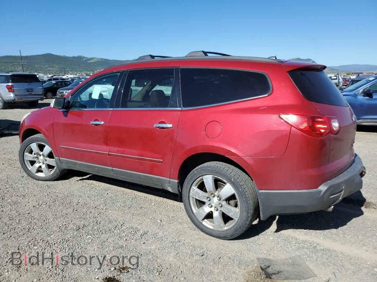 2012 CHEVROLET TRAVERSE - VIN: 1GNKVLEDXCJ107604 - Фото 2