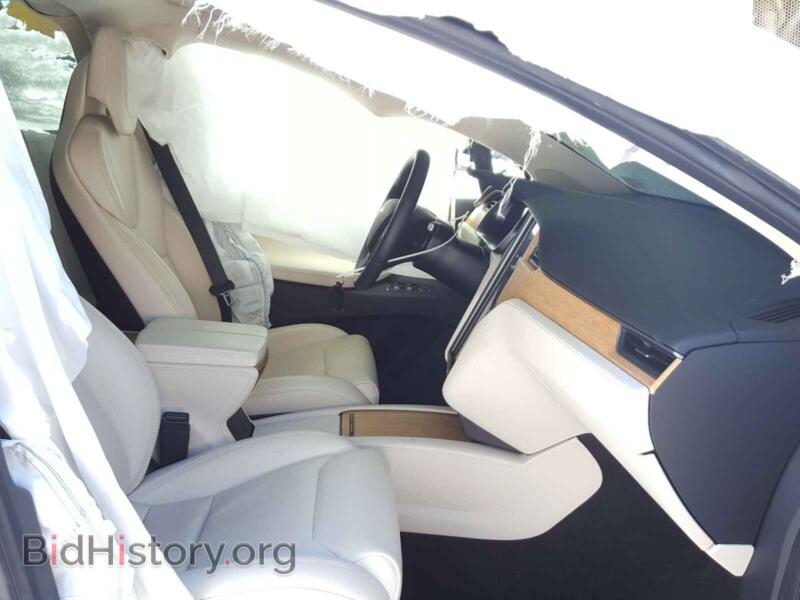 2019 Tesla MODEL X (VIN 5YJXCDL26KF150366) — photo 5 of 10