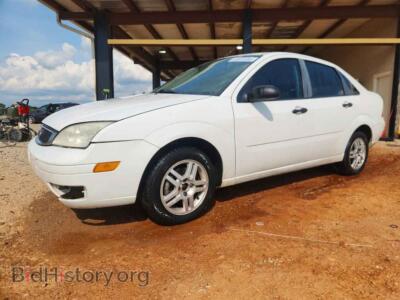 2006 Ford FOCUS ZX4, белый — VIN 1FAFP34N06W176751, Copart