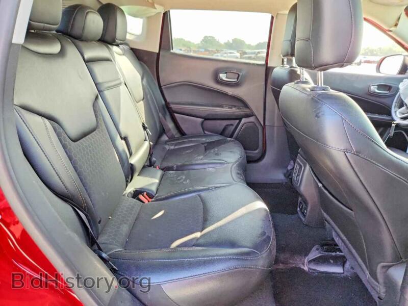 2019 Jeep COMPASS (VIN 3C4NJDBB1KT686290) — photo 10 of 14