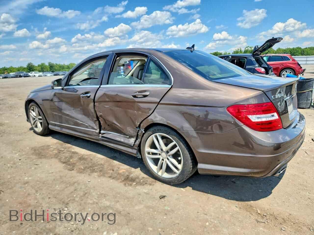 2013 MERCEDES-BENZ C-CLASS - VIN: WDDGF4HB1DA828820 - Фото 2