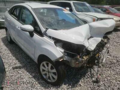2013 Ford FIESTA Fiesta SE, белый — VIN 3FADP4BJ9DM167041, Copart
