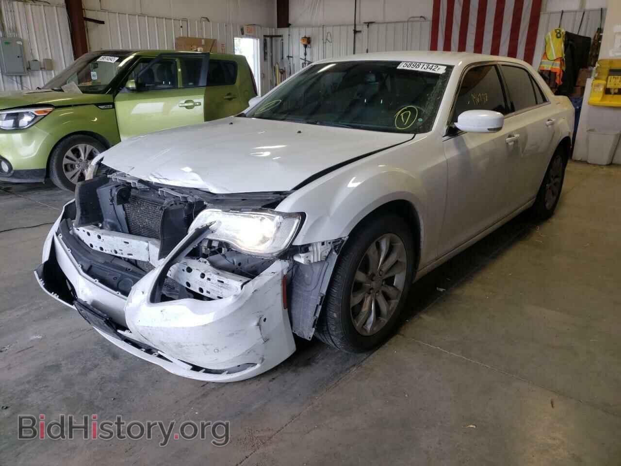 2017 CHRYSLER 300 - VIN: 2C3CCARG8HH648630 - Фото 2