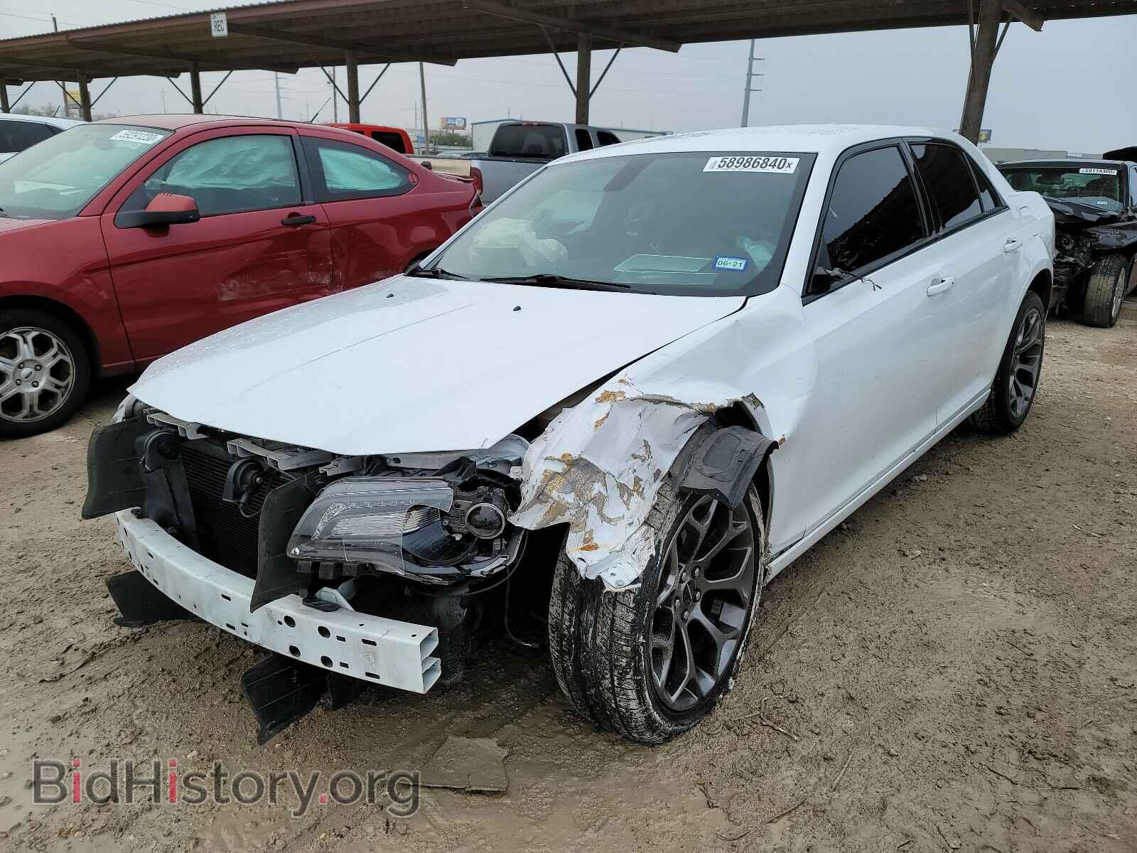 2016 CHRYSLER 300 - VIN: 2C3CCABG2GH298517 - Фото 2