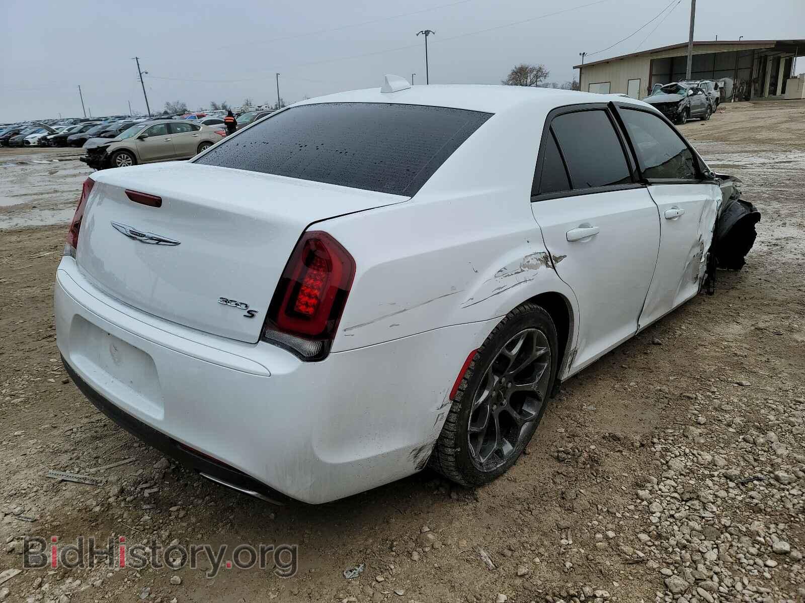 2016 CHRYSLER 300 - VIN: 2C3CCABG2GH298517 - Фото 4