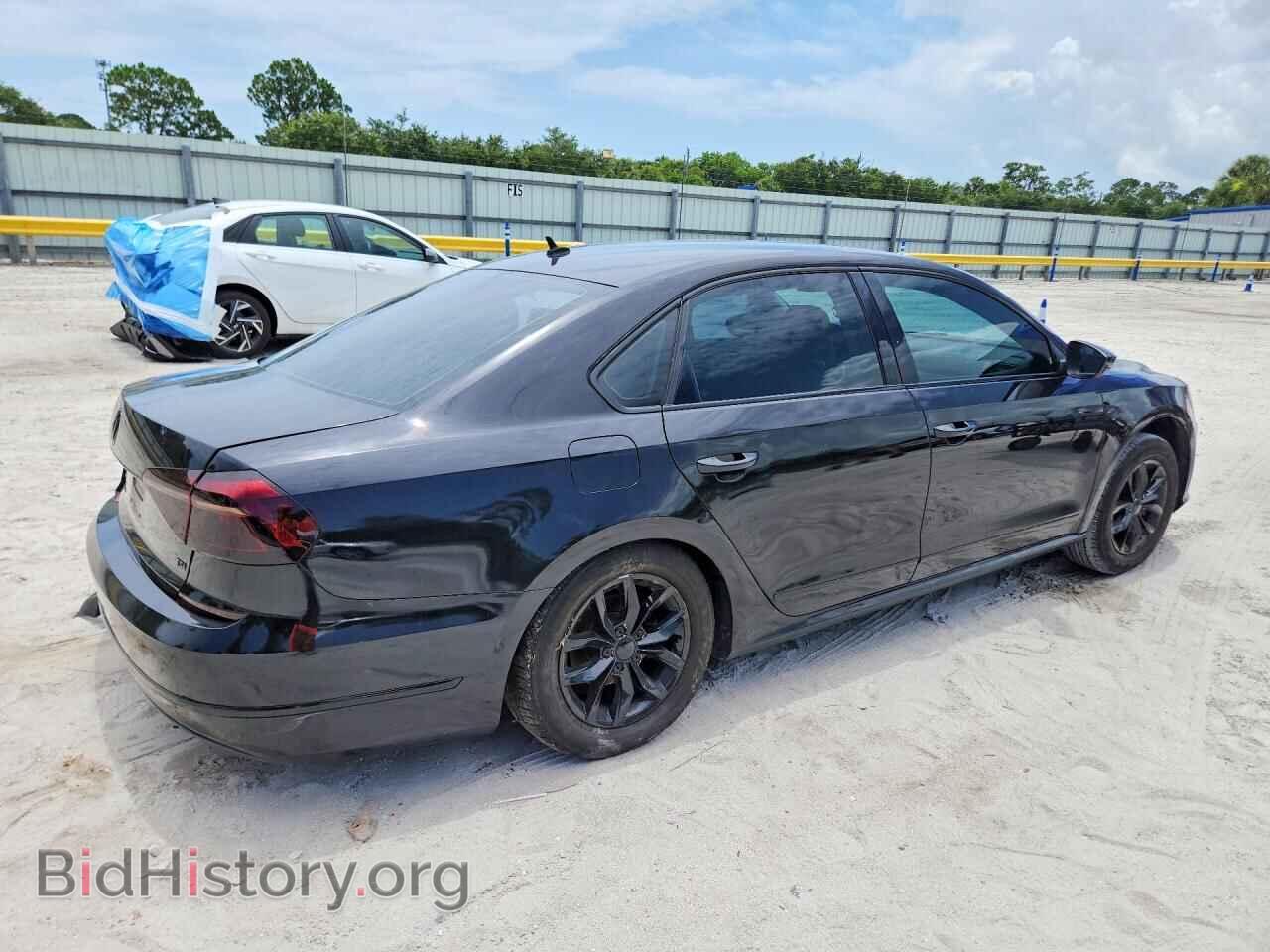 2017 VOLKSWAGEN PASSAT - VIN: 1VWAT7A3XHC013326 - Фото 3