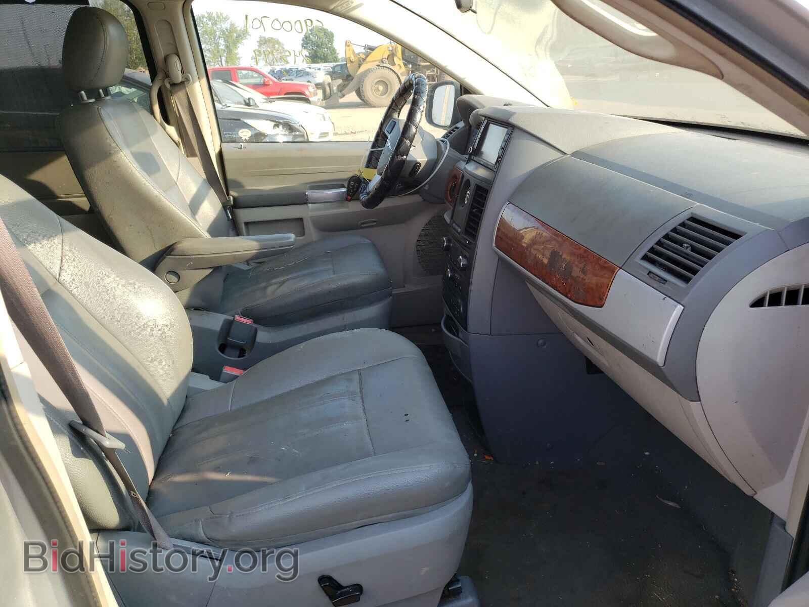 2008 CHRYSLER MINIVAN - VIN: 2A8HR54P98R607389 - Фото 5