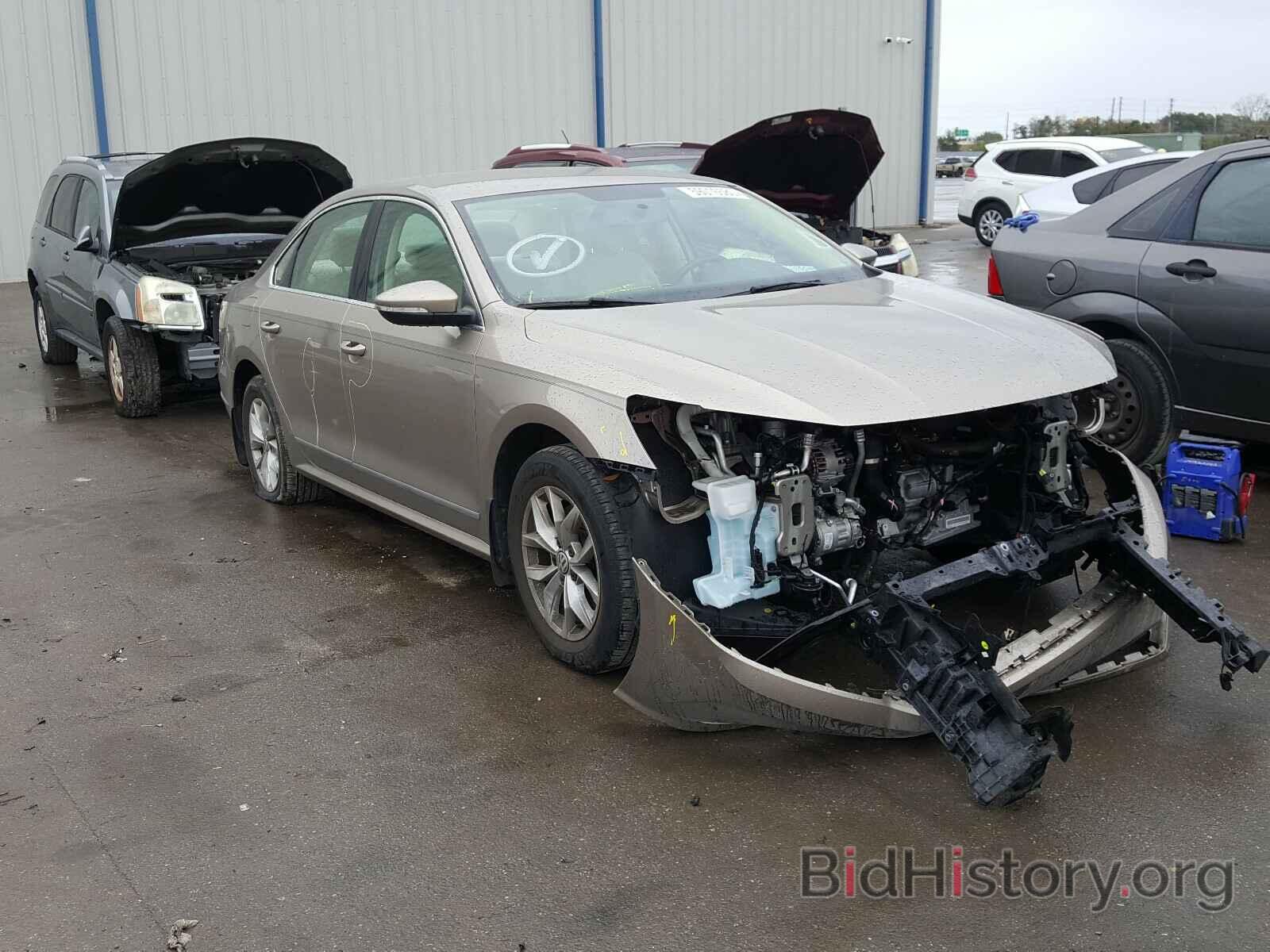 Photo 1VWAT7A34HC057693 - VOLKSWAGEN PASSAT 2017