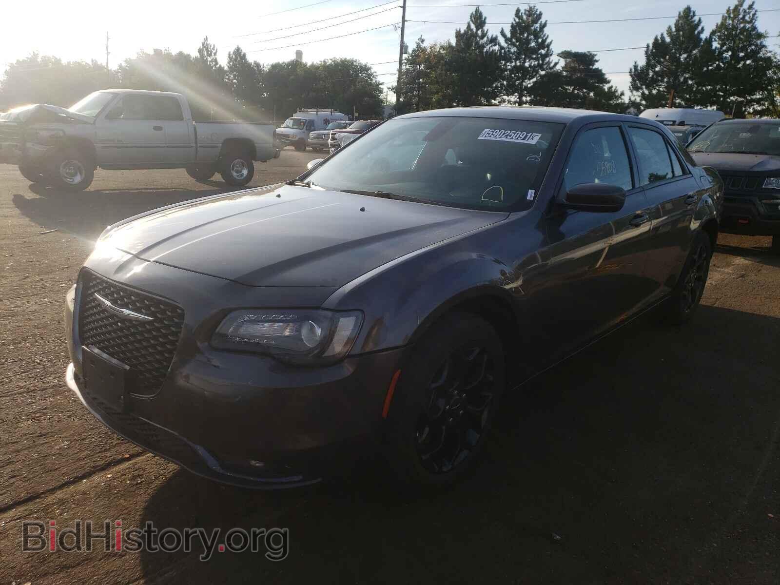 2019 CHRYSLER 300 - VIN: 2C3CCAGG9KH610785 - Фото 2