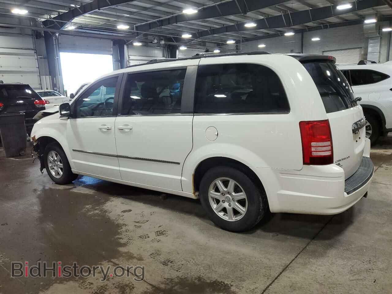 2010 CHRYSLER MINIVAN - VIN: 2A4RR8DX4AR414757 - Фото 2