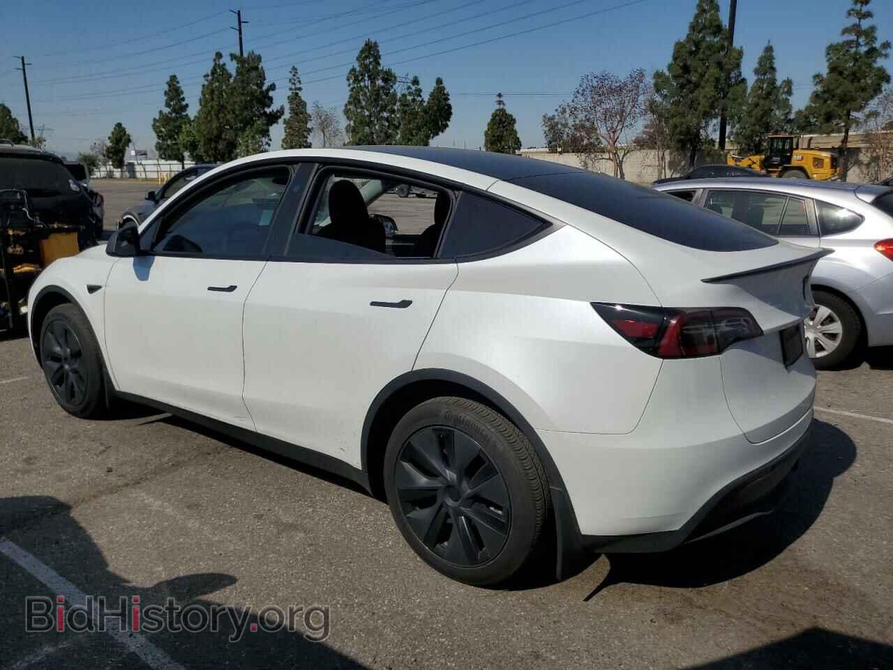 2024 TESLA MODEL Y - VIN: 7SAYGDED6RF109727 - Photo 2