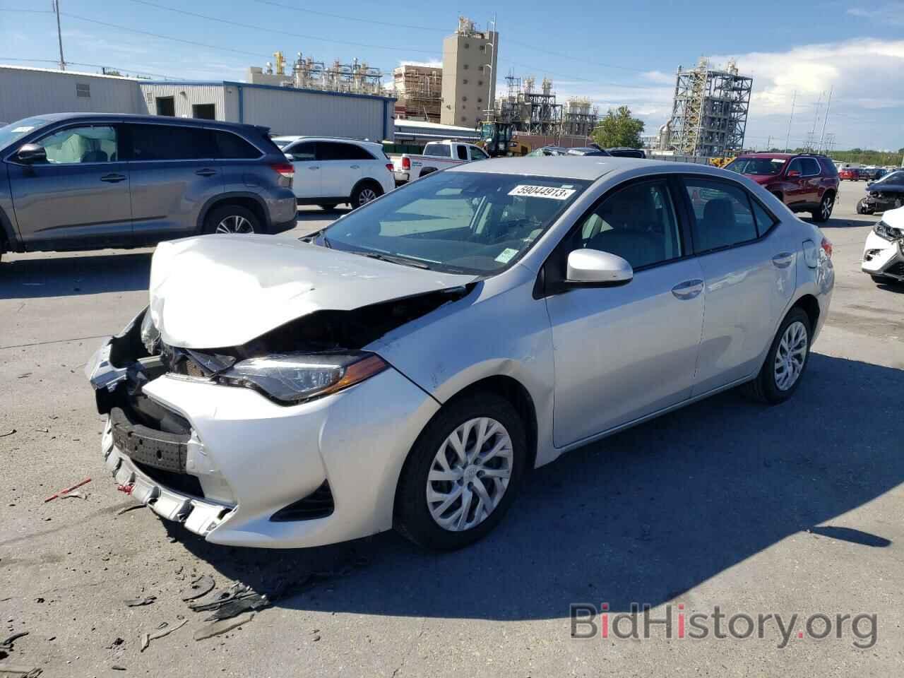 Photo 5YFBURHE3JP825748 - TOYOTA COROLLA 2018