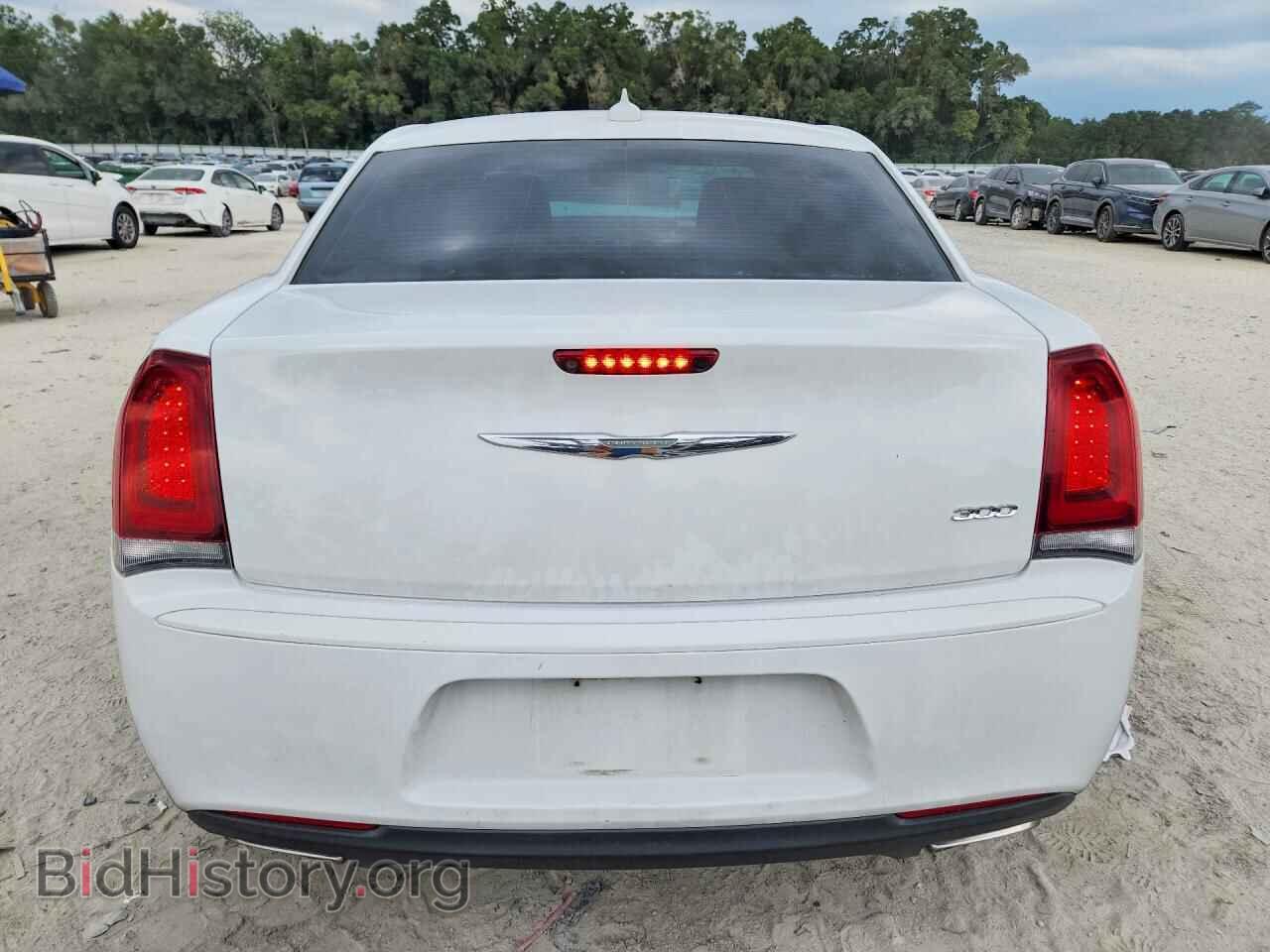 2018 CHRYSLER 300 - VIN: 2C3CCAAG6JH320253 - Photo 6