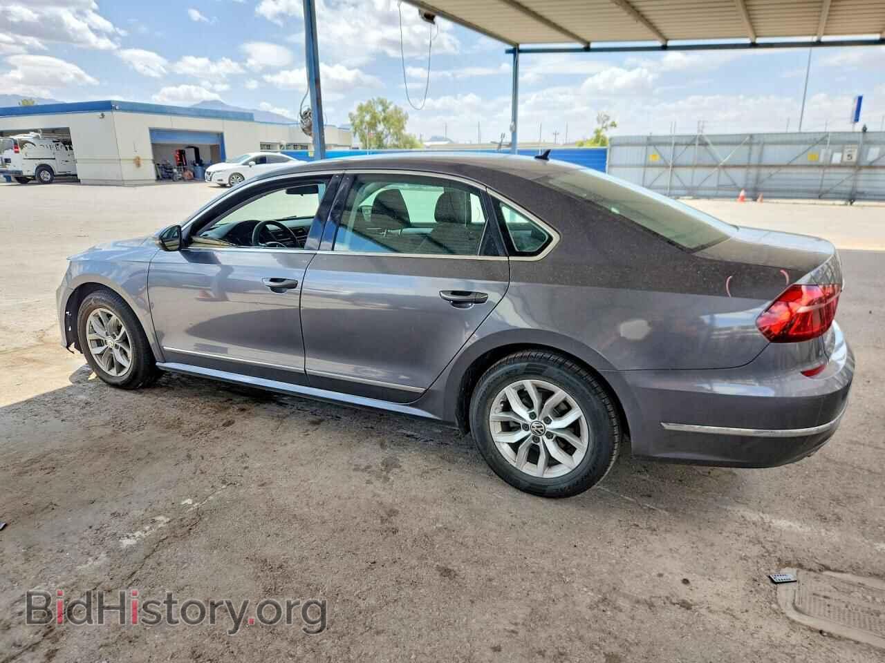 2017 VOLKSWAGEN PASSAT - VIN: 1VWAT7A39HC010854 - Фото 2