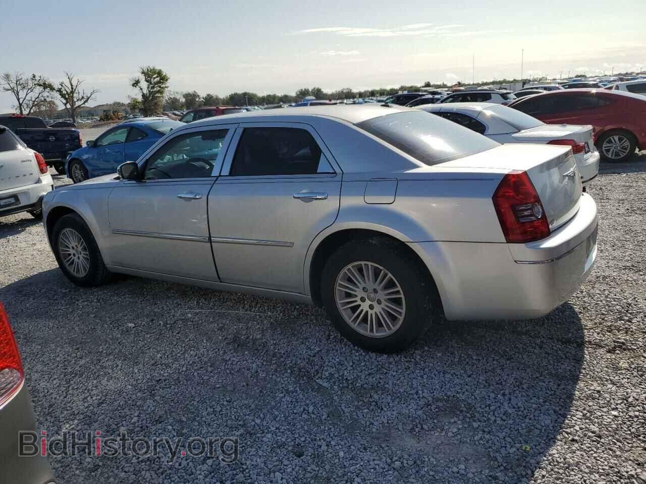 2010 CHRYSLER 300 - VIN: 2C3CA1CV3AH258697 - Фото 2