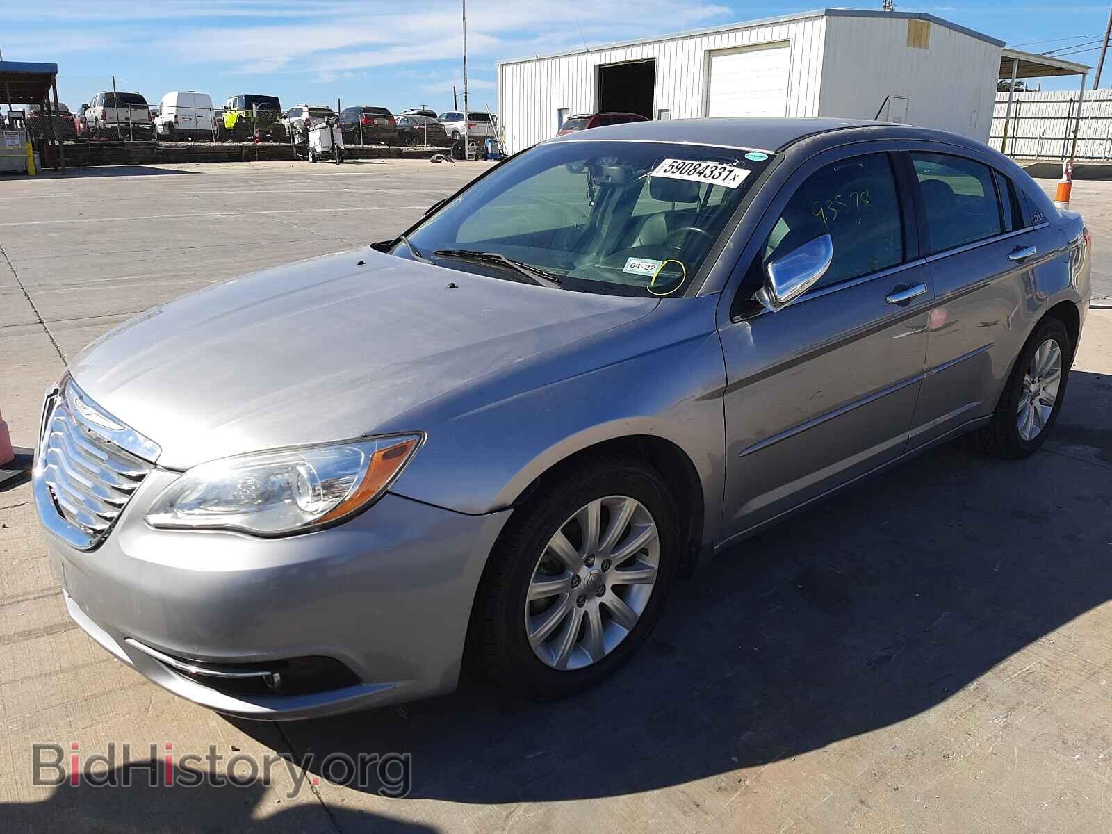 2013 CHRYSLER 200 - VIN: 1C3CCBCG9DN607682 - Фото 2