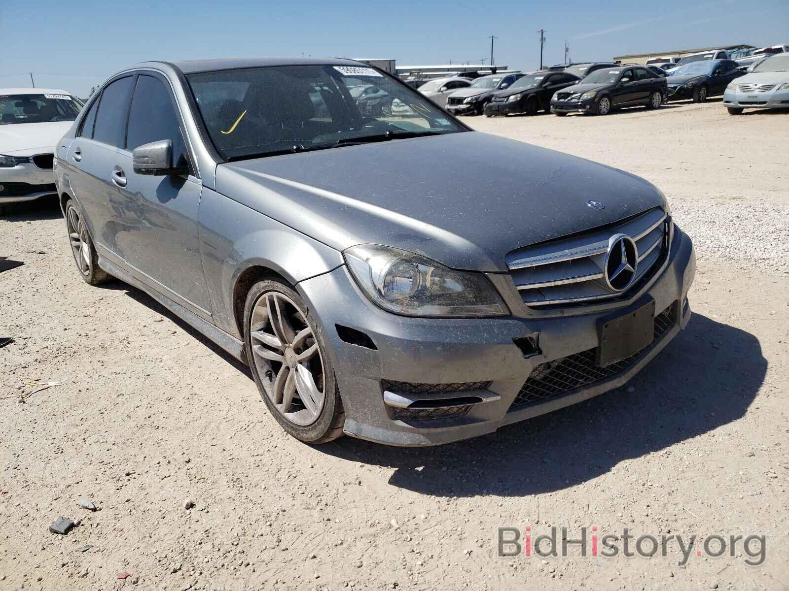 Photo WDDGF8BBXCR208175 - MERCEDES-BENZ C-CLASS 2012