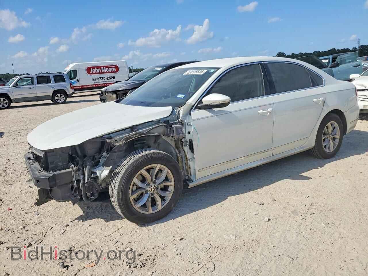 Фотография 1VWAT7A33HC085632 - VOLKSWAGEN PASSAT 2017