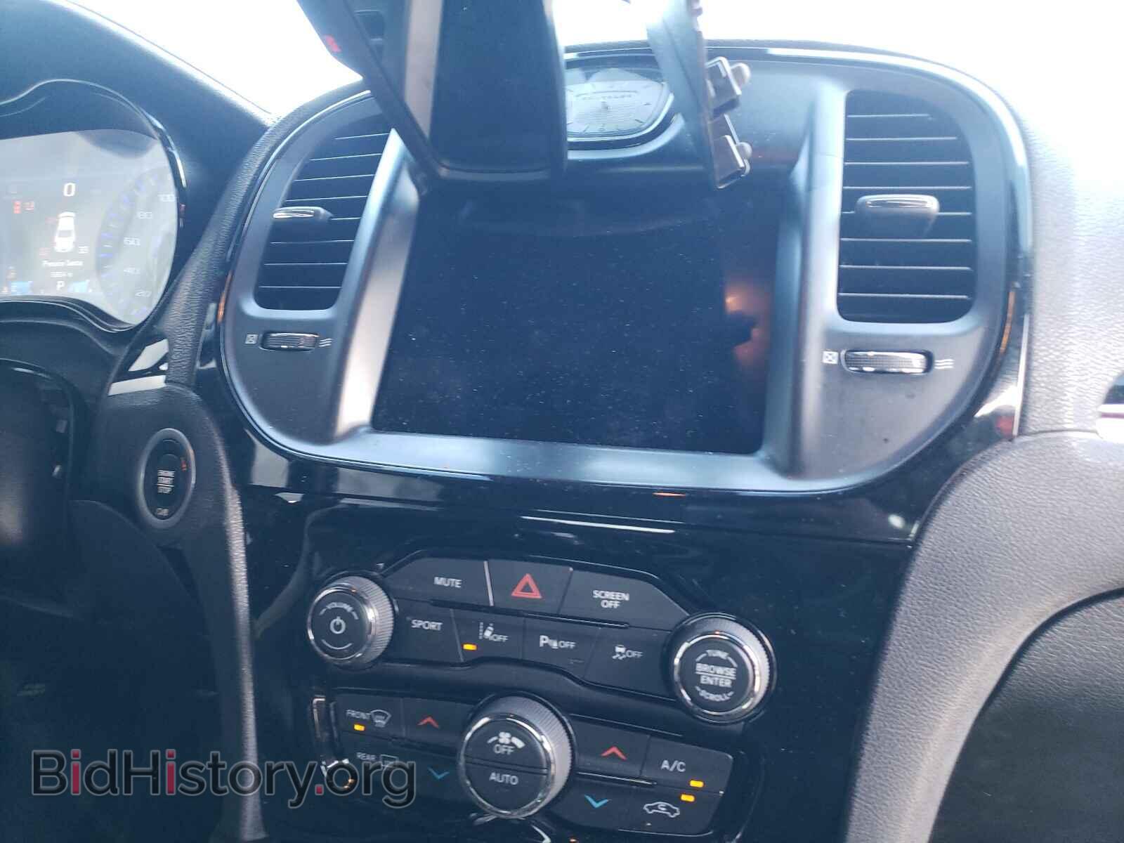 2018 CHRYSLER 300 - VIN: 2C3CCABT9JH224001 - Фото 9
