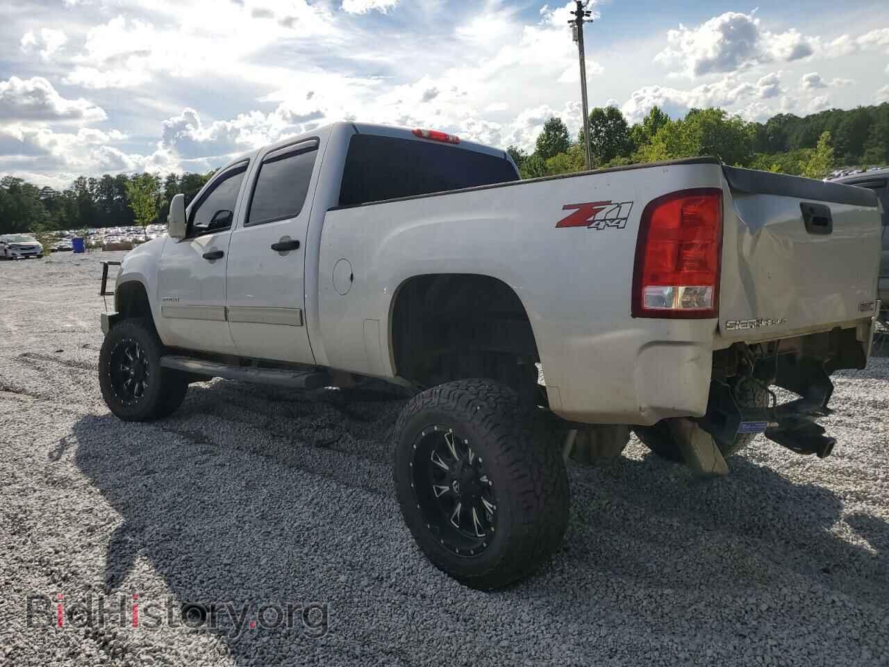 2011 GMC SIERRA - VIN: 1GT120C85BF213901 - Фото 2
