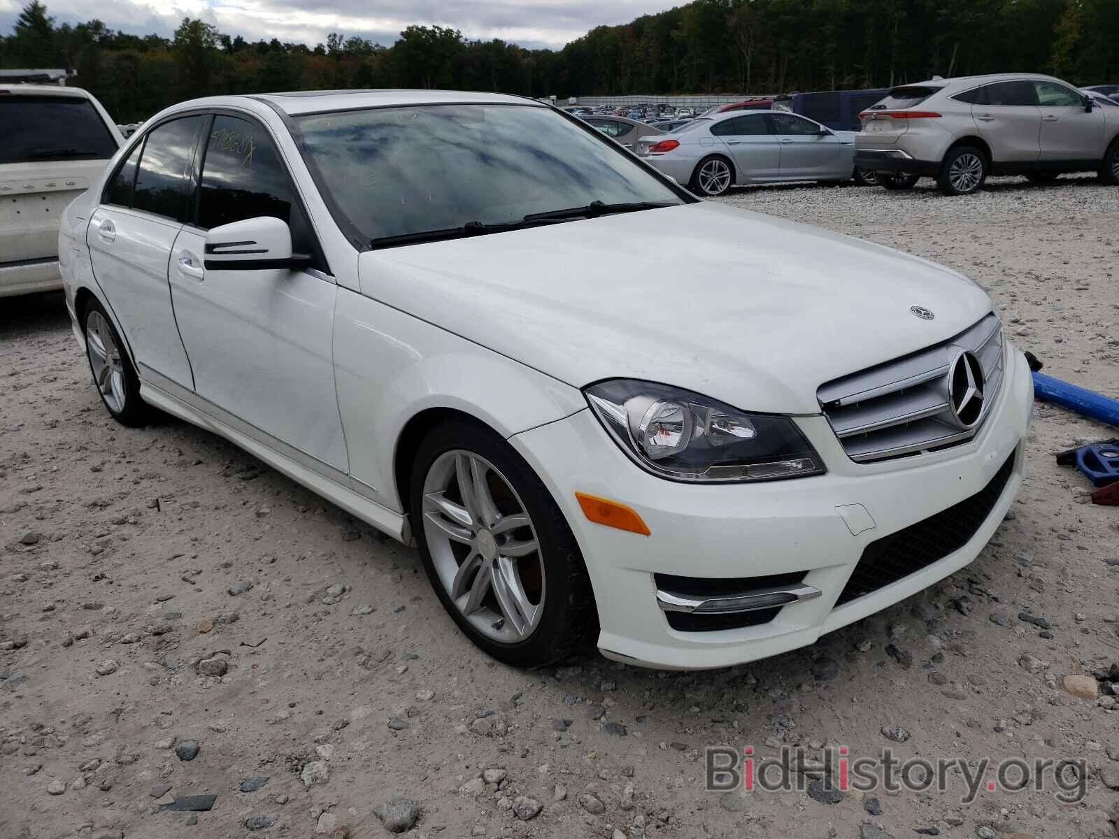 Photo WDDGF4HB3DR265643 - MERCEDES-BENZ C-CLASS 2013