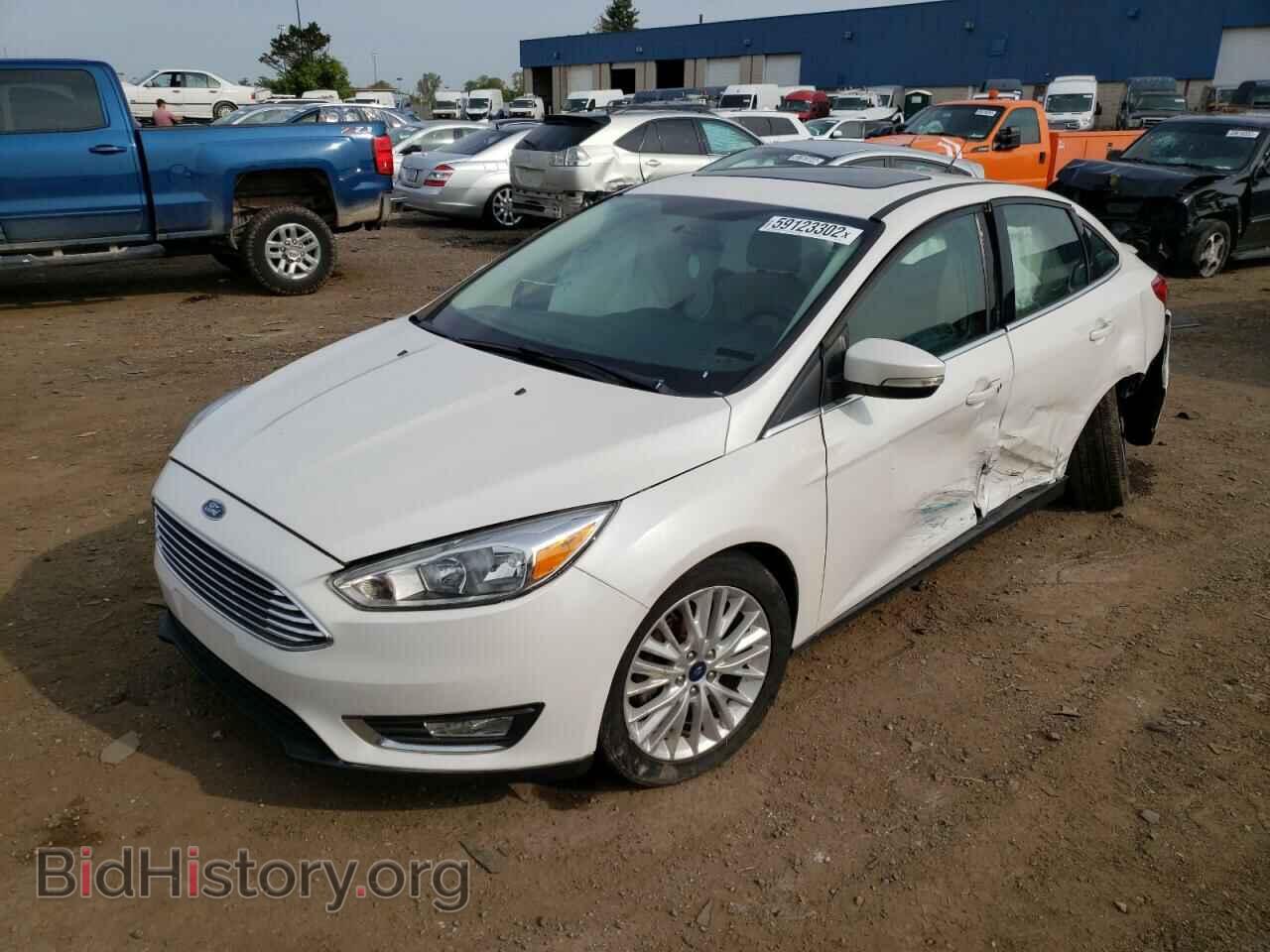 2018 FORD FOCUS - VIN: 1FADP3J2XJL323671 - Фото 2