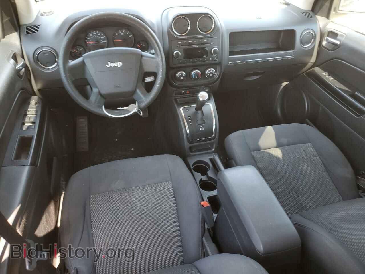2010 JEEP COMPASS - VIN: 1J4NT4FB2AD585357 - Фото 8