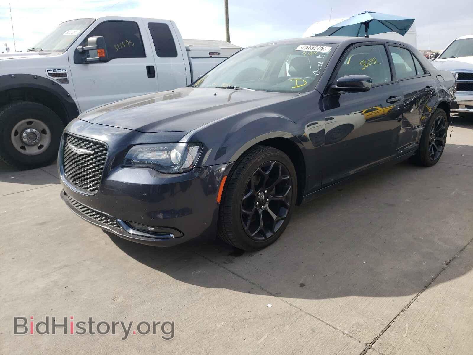 2019 CHRYSLER 300 - VIN: 2C3CCABG2KH516223 - Фото 2