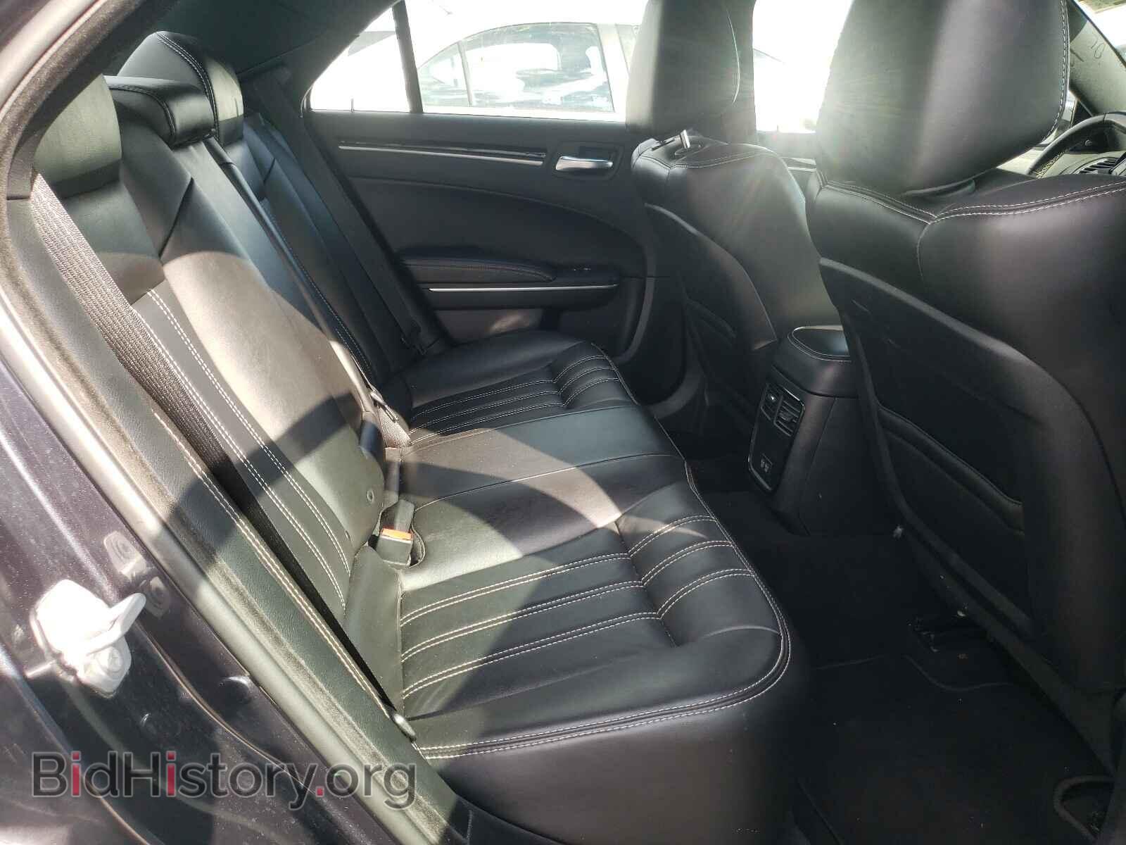 2019 CHRYSLER 300 - VIN: 2C3CCABG2KH516223 - Фото 6