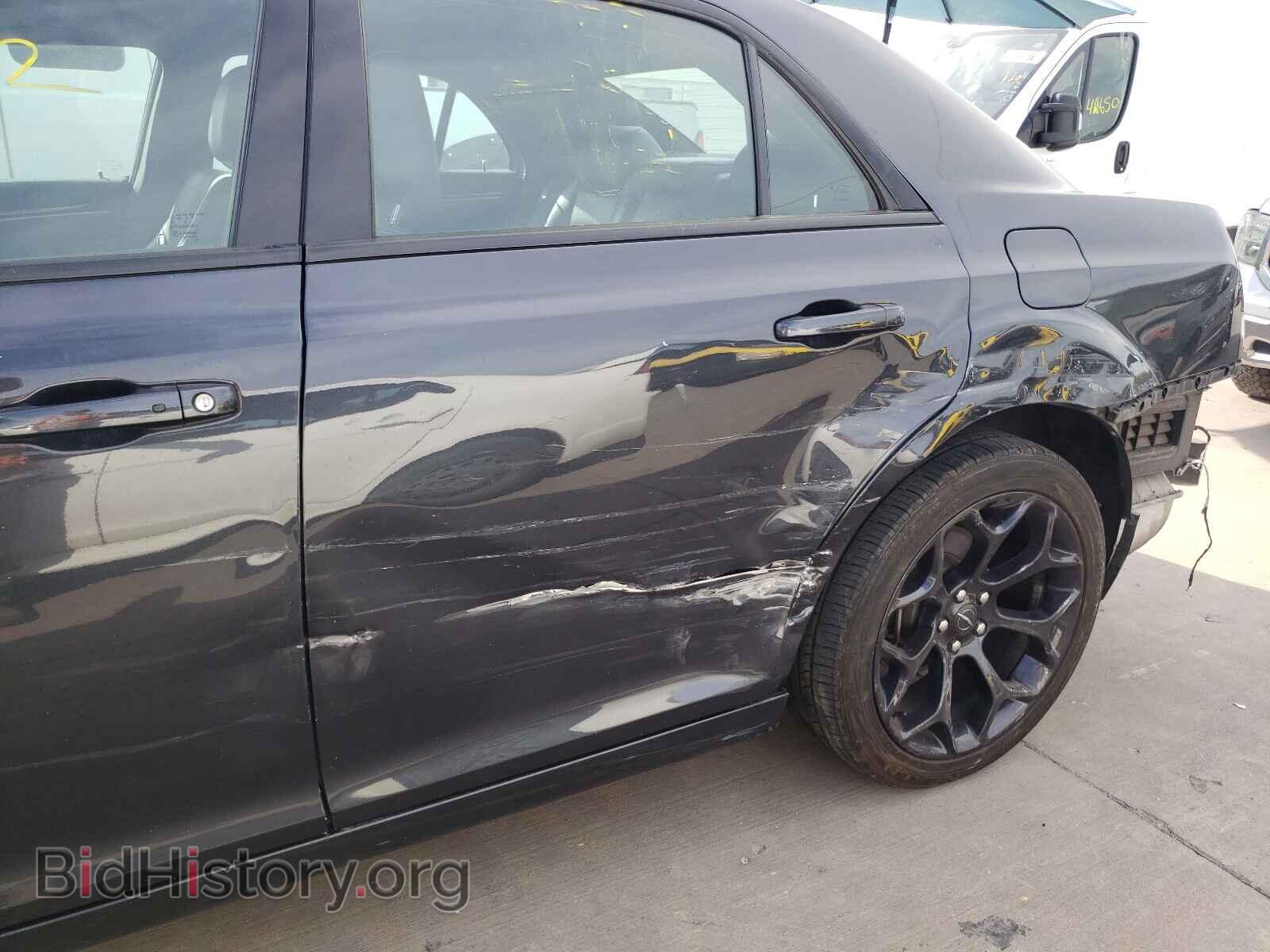 2019 CHRYSLER 300 - VIN: 2C3CCABG2KH516223 - Фото 9