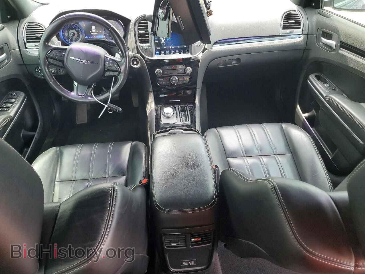 2019 CHRYSLER 300 - VIN: 2C3CCABGXKH570319 - Фото 8