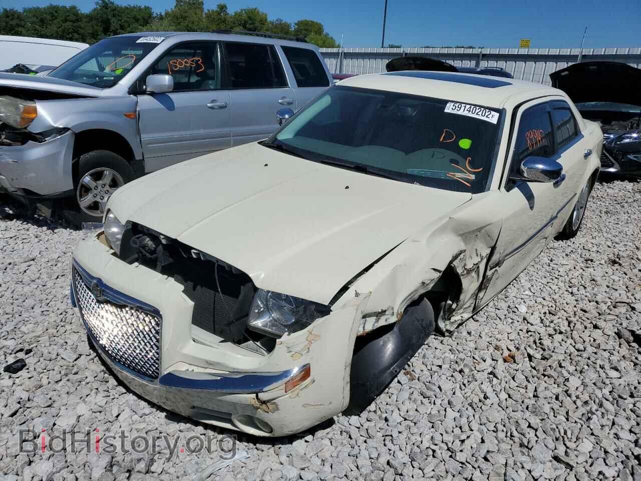 2010 CHRYSLER 300 - VIN: 2C3CA6CT4AH218205 - Фото 2