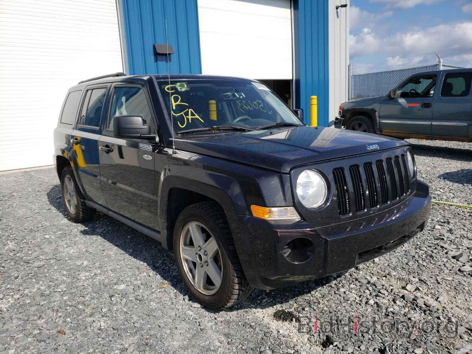 Photo 1J4NT2GB8AD655799 - JEEP PATRIOT 2010